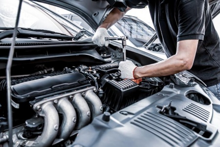 La r&eacute;vision d'une Bentley, un processus technique exigeant des comp&eacute;tences sp&eacute;cifiques